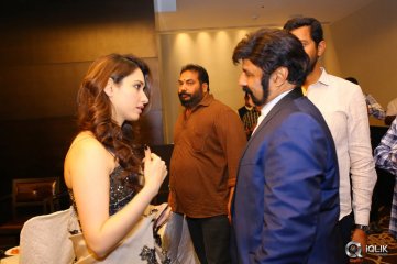 TSR Felicitates Gautamiputra Satakarni Team